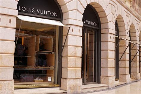 louis vuitton es frances o italiano|is louis vuitton italian or french.